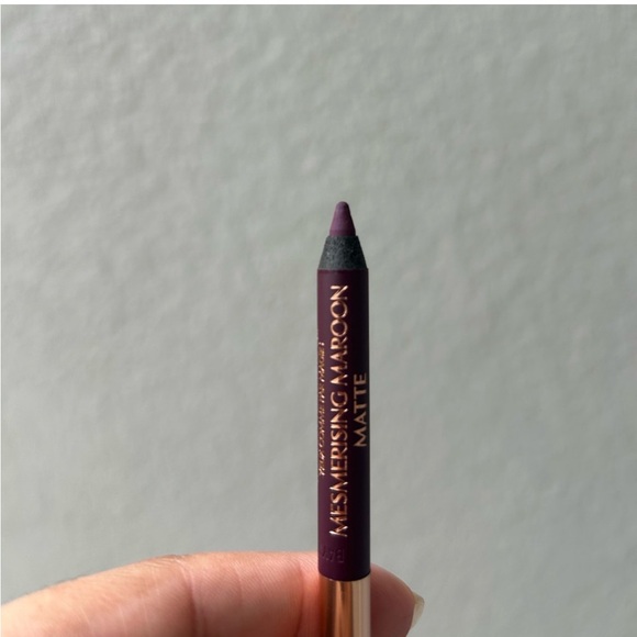 Charlette Tilbury - Picture 4 of 6